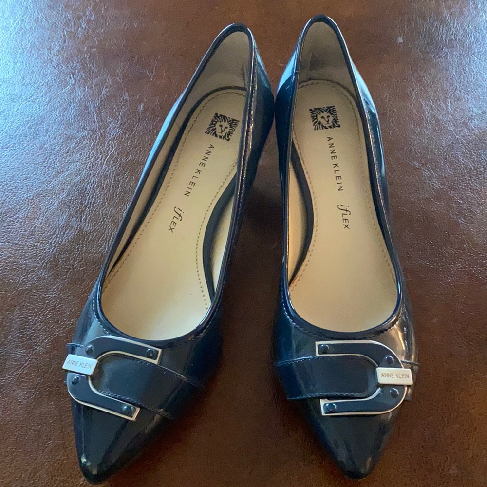 Anne Klein low heel pointed toe pump